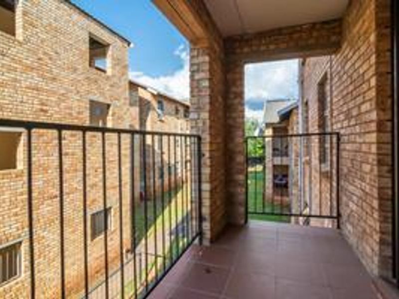 Unwind in your modern haven - Photo 8