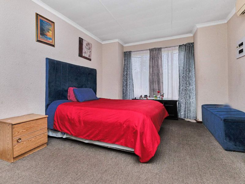 Charming and Spacious 3-Bedroom Upstairs Unit in The Willows Estate - Photo 8