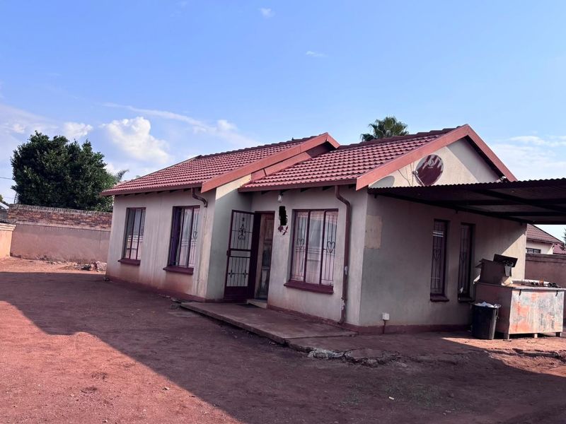 SPACIOUS 3 BEDROOM HOME - Photo 7