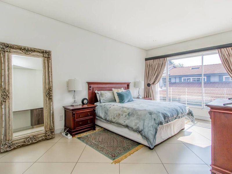 Stylish 3 Bedroom Townhouse in Edenburg,Rivonia - Photo 8
