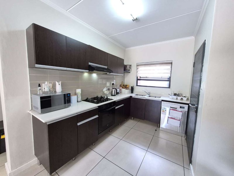 3 BEDS , 2 BATHS FOR SALE IN FOURWAYS - Photo 7