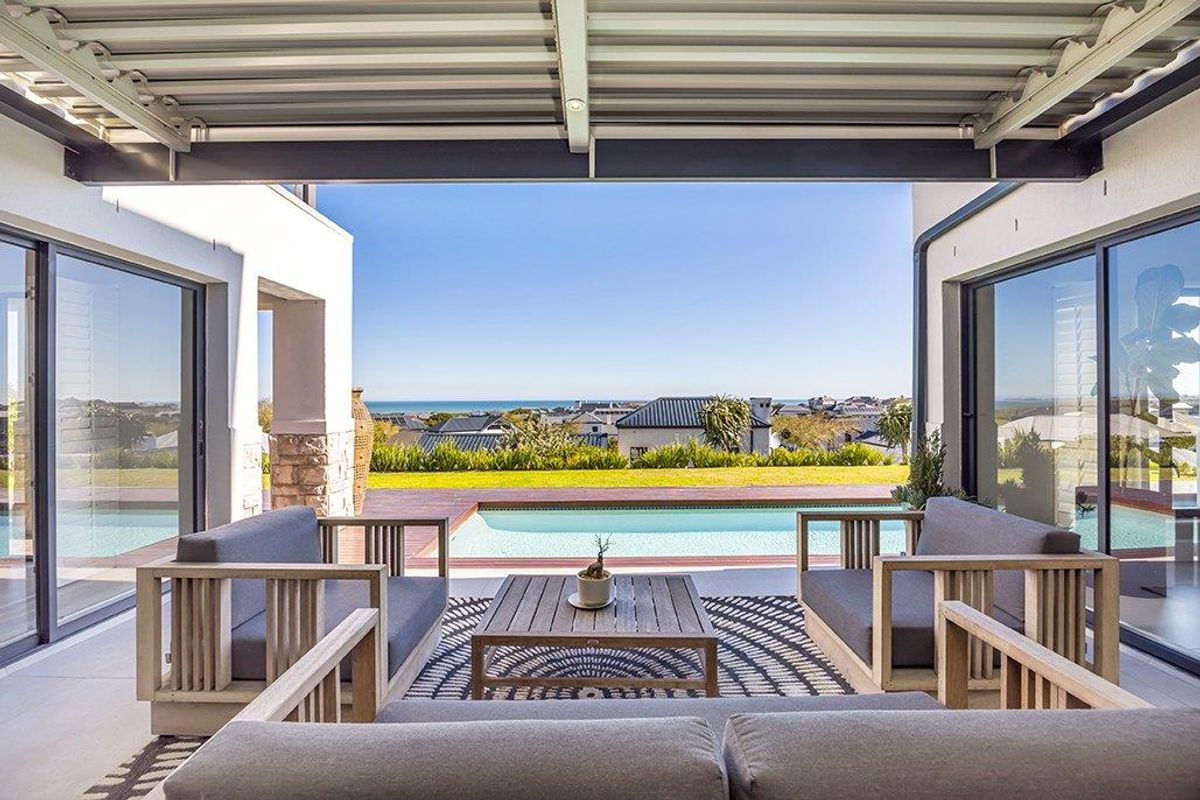 Luxurious Coastal Masterpiece with Panoramic Sea Views - Photo 2