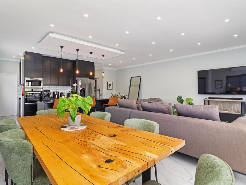 Perfect Entertainer’s Home in Sought-After Sagewood Estate - Photo 7