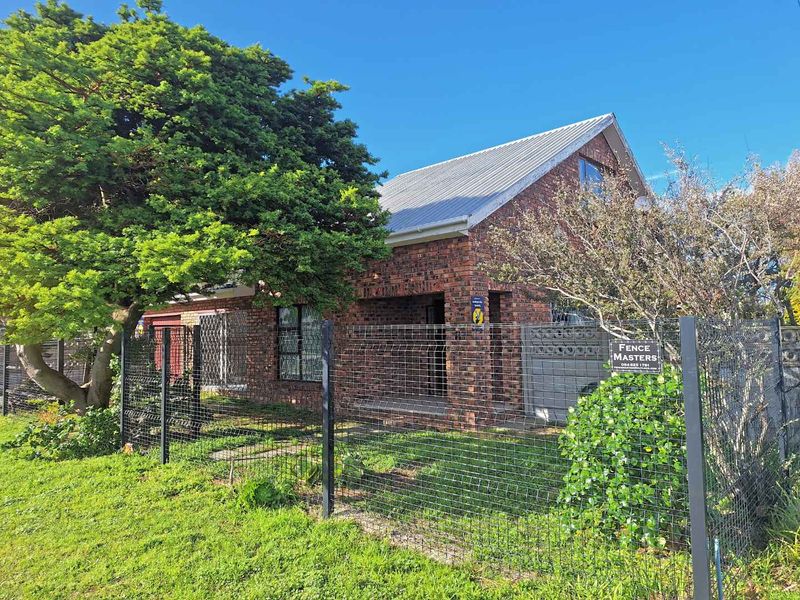 Versatile Family Home with Expansion Potential! Exclusive Mandate! - Photo 2