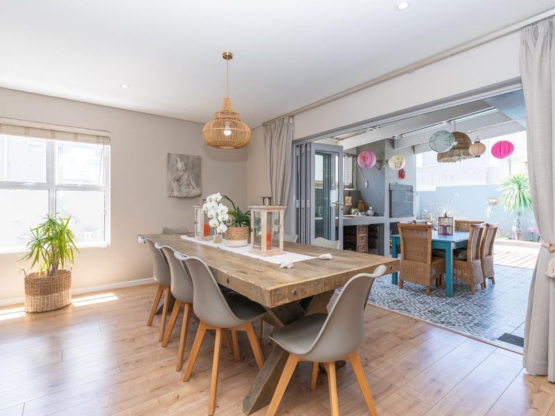 Family Home in Eco-Friendly Somerset Lakes! - Photo 5