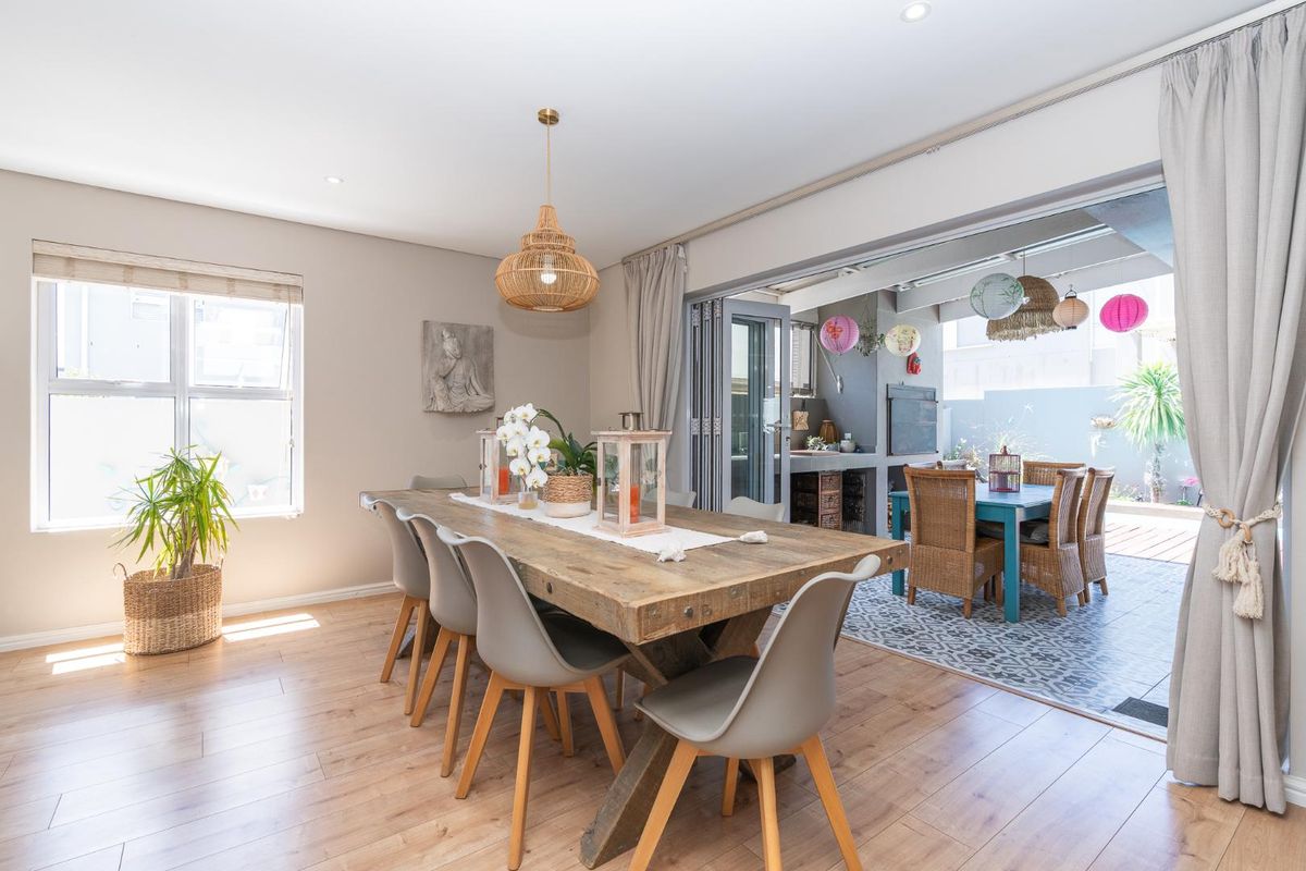 Family Home in Eco-Friendly Somerset Lakes! - Photo 5