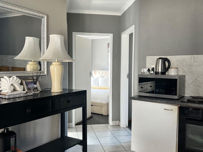 2 bed Townhouse with Modern Charm and Balcony Views - Photo 7