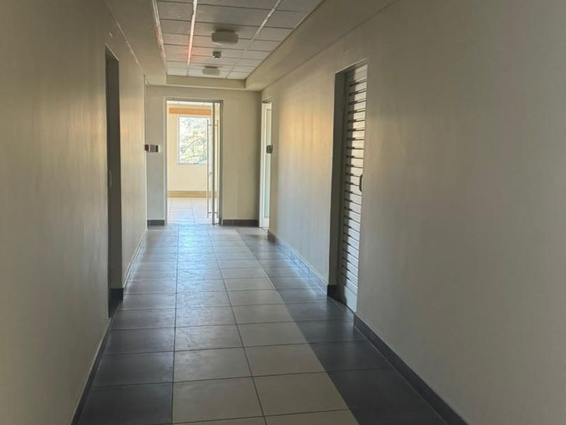 MODERN OFFICES TO LET - SHARED BUILDING - Photo 5