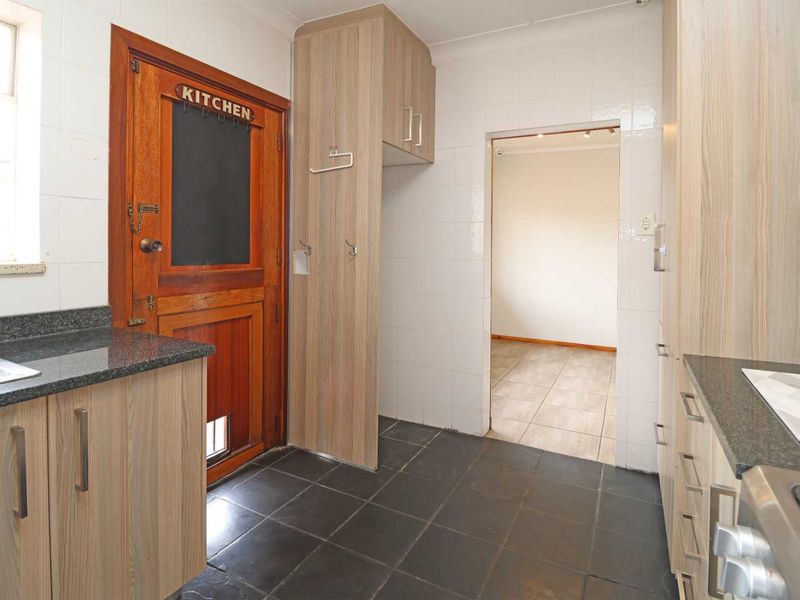 Secure & Solar-Equipped Family Home in Boomed Allen Grove - Photo 7