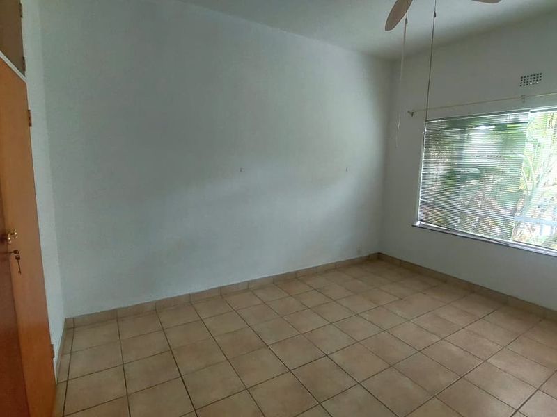 Ground Floor Unit in Secure Complex - Photo 9