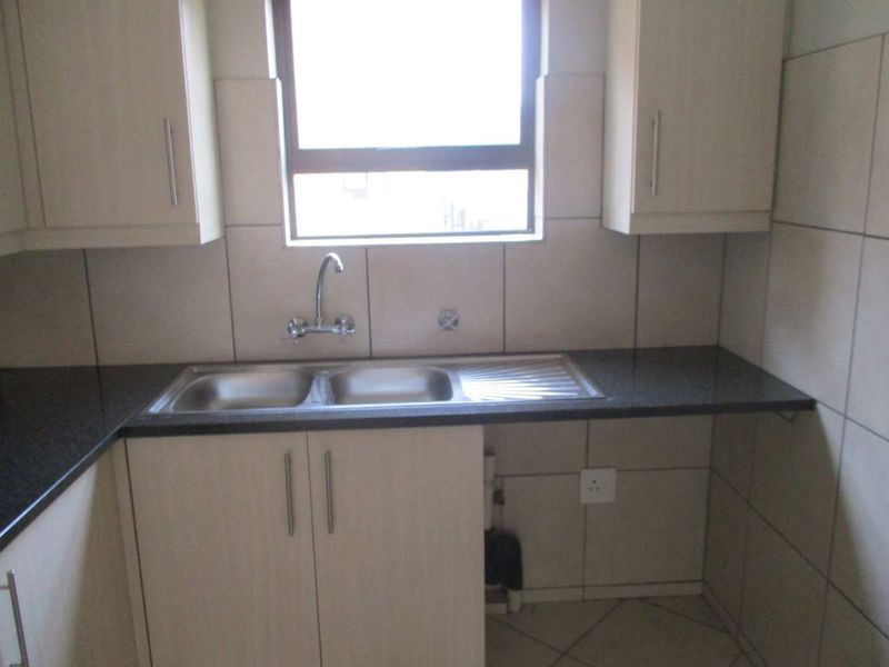 2 BEDROOM FLAT TO RENT IN PHILIP NEL PARK - Photo 6