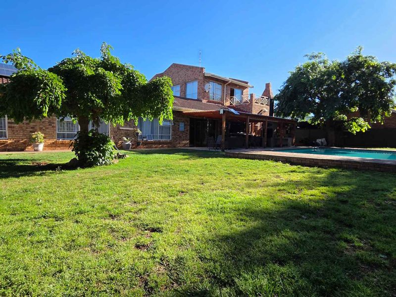 Chef's Kitchen and Stunning Indoor-Outdoor Flow Await!" - Photo 3