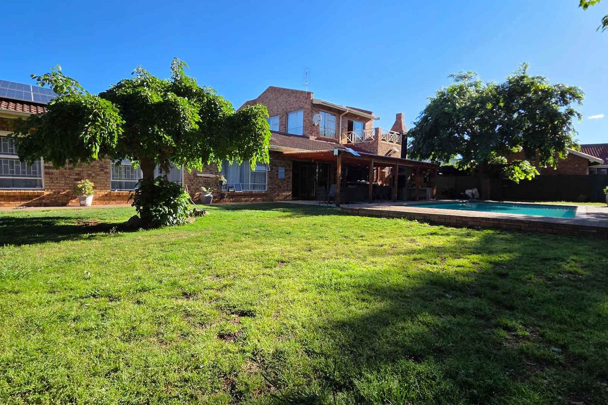 Chef's Kitchen and Stunning Indoor-Outdoor Flow Await!" - Photo 3