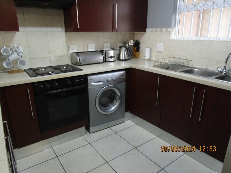 STUNNING FULLY FURNISHED GROUND FLOOR APARTMENT IN SECURE COMPLEX - Photo 10