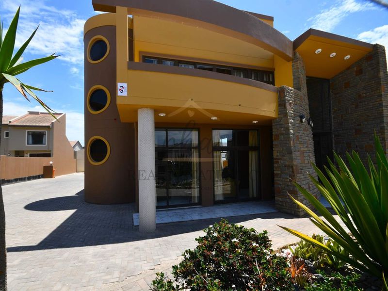 Exceptional Dual-Dwelling Opportunity in Swakopmund Hage Heights - Photo 2