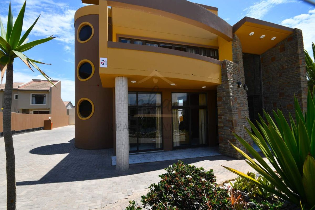 Exceptional Dual-Dwelling Opportunity in Swakopmund Hage Heights - Photo 2