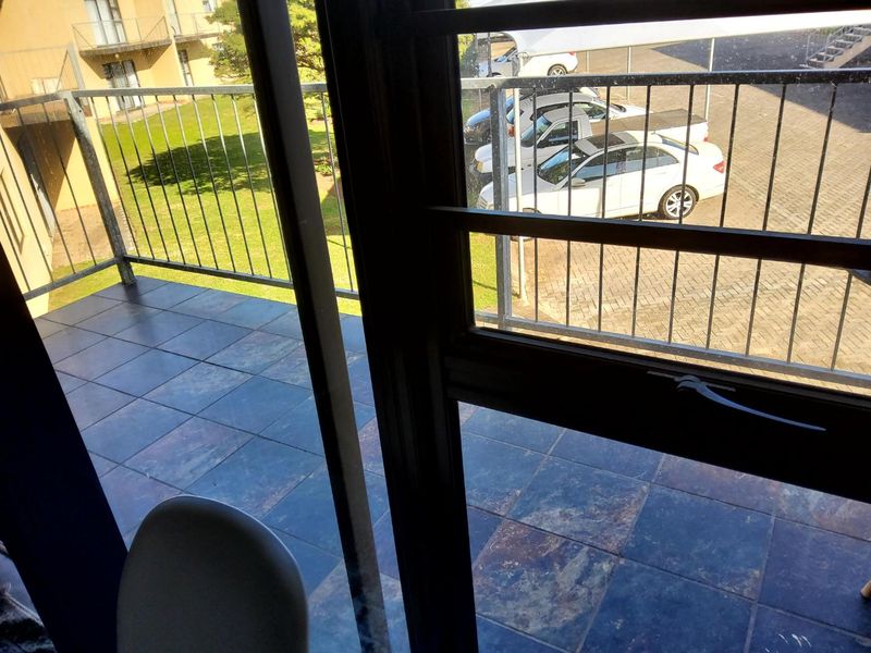 **Exclusive Spacious 2-Bedroom Flat in Prime Gonubie Location** - Photo 6