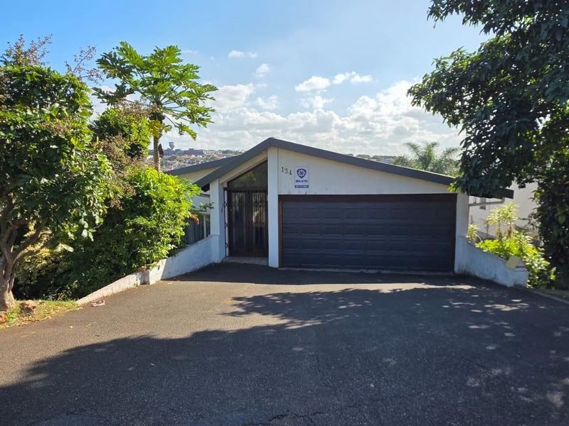 A Hidden Gem of Space, Character &amp; Tropical Charm Situated in Ocean view area - Photo 2