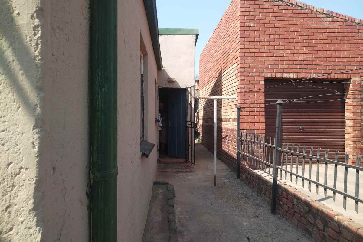 2 bedrooms house for sale in Soshanguve TT - Photo 3