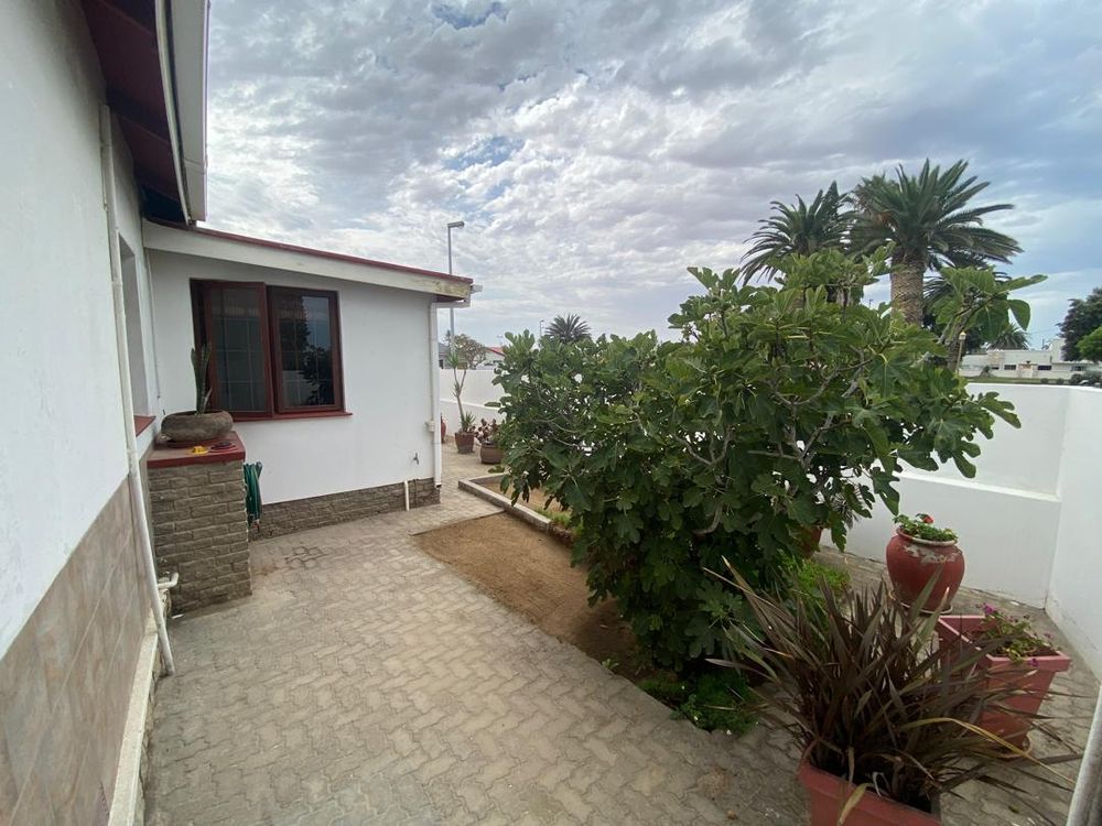 Side of the house courtyard