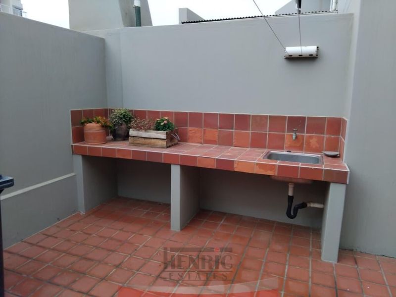 Secure Complex Living - Photo 10