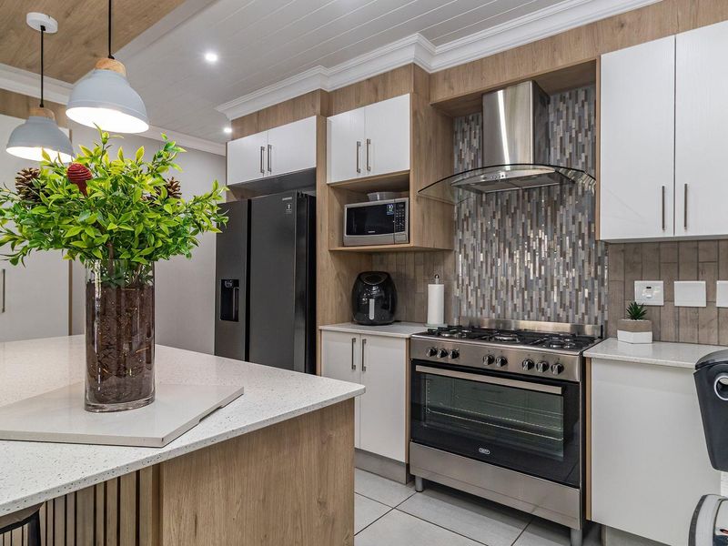 Modern and neat as a pin family home in Island View - Photo 6