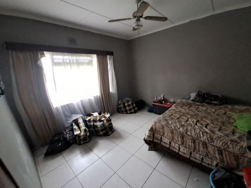 Charming 3-Bedroom Fixer-Upper in Sought-After Arboretum - Photo 9
