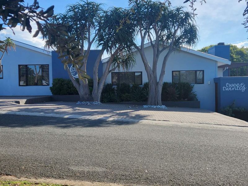 A CHEERFUL CENTRE FOR EVERYDAY FAMILY LIVING - Photo 4