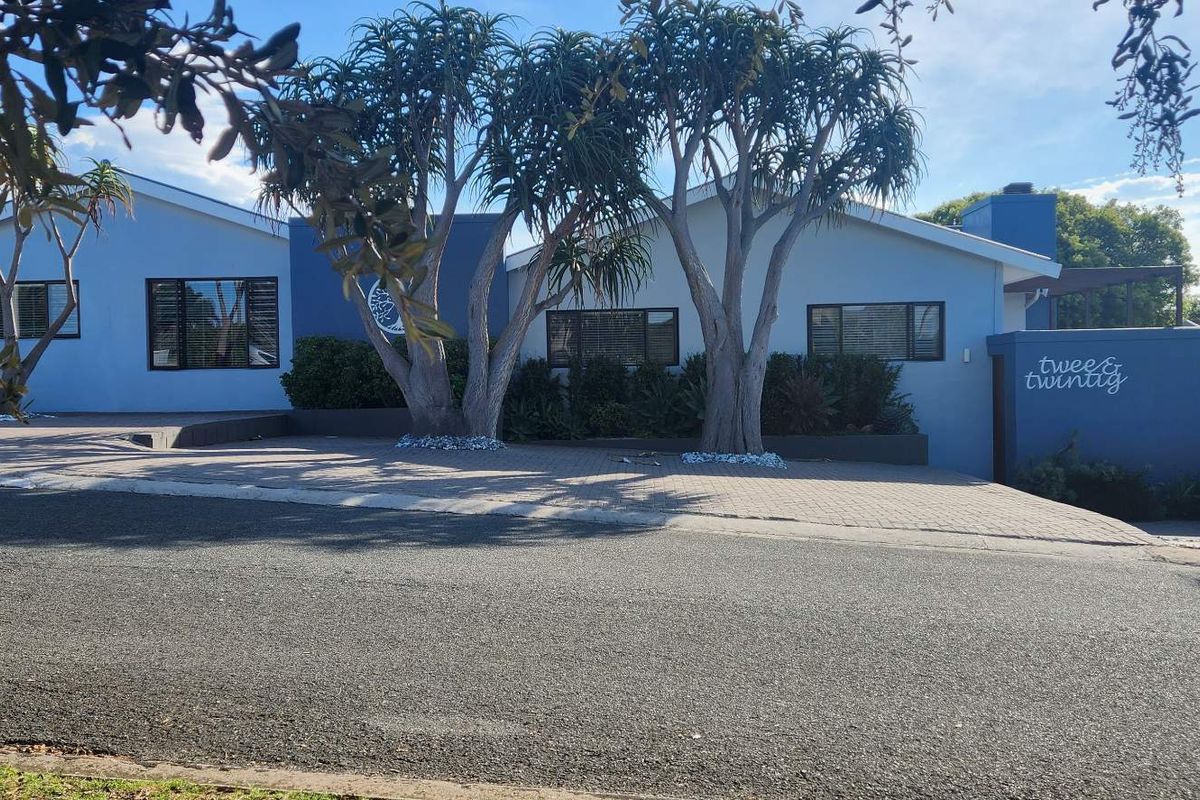 A CHEERFUL CENTRE FOR EVERYDAY FAMILY LIVING - Photo 4