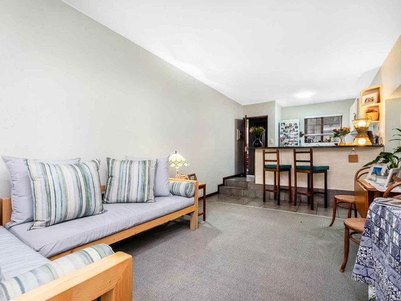 TRANQUIL GARDEN UNIT TUCKED AWAY IN LOVELY LONEHILL PLUS A FEW STEPS AWAY FROM THE PARK - Photo 2