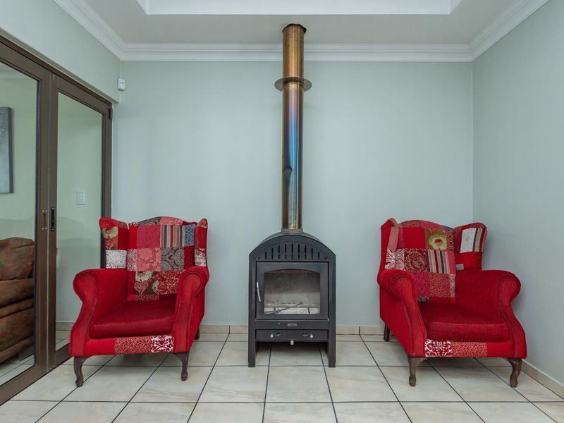 Large Immaculate Family Home with 2 Bedroom Flat - Photo 10