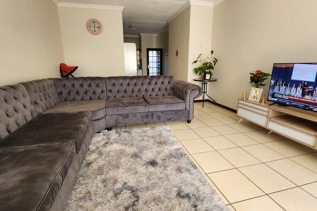 2 Bedroom Apartment For Sale in Heatherview - Photo 5