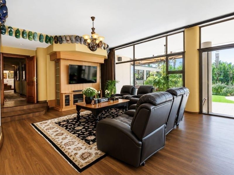 A Masterpiece of Luxury, Prestige Family Living in Bedfordview - Photo 10