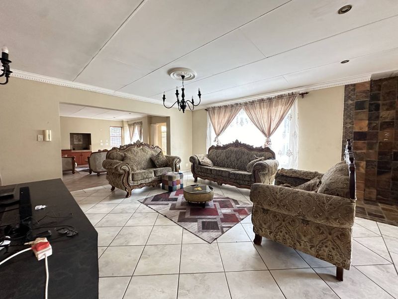 Exceptional Multi-Dwelling 1-Hectare Estate – Income & Lifestyle in One - Photo 8