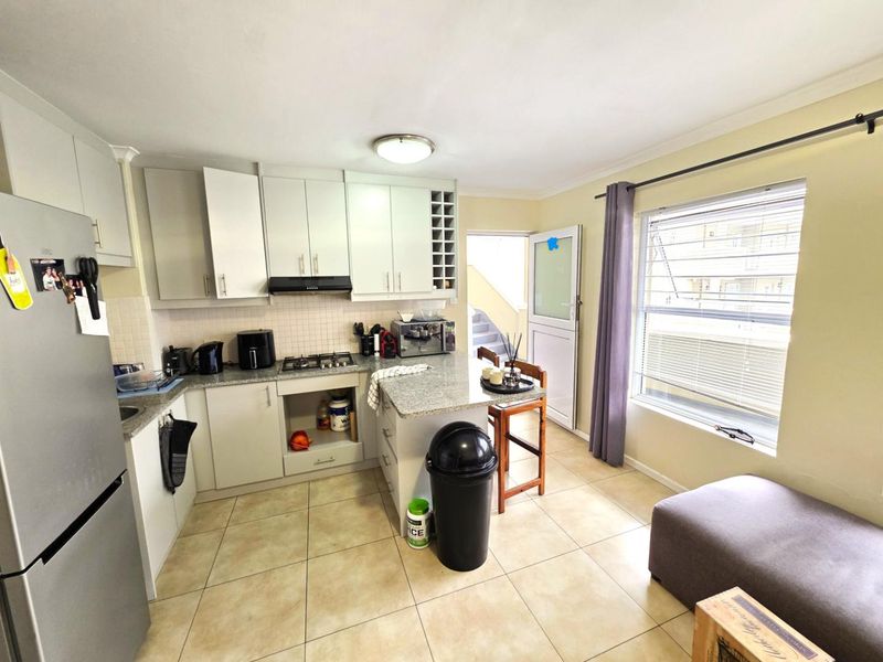 Prime 2-Bedroom Apartment in Bergzicht Plaza – Steps from Stellenbosch University - Photo 2
