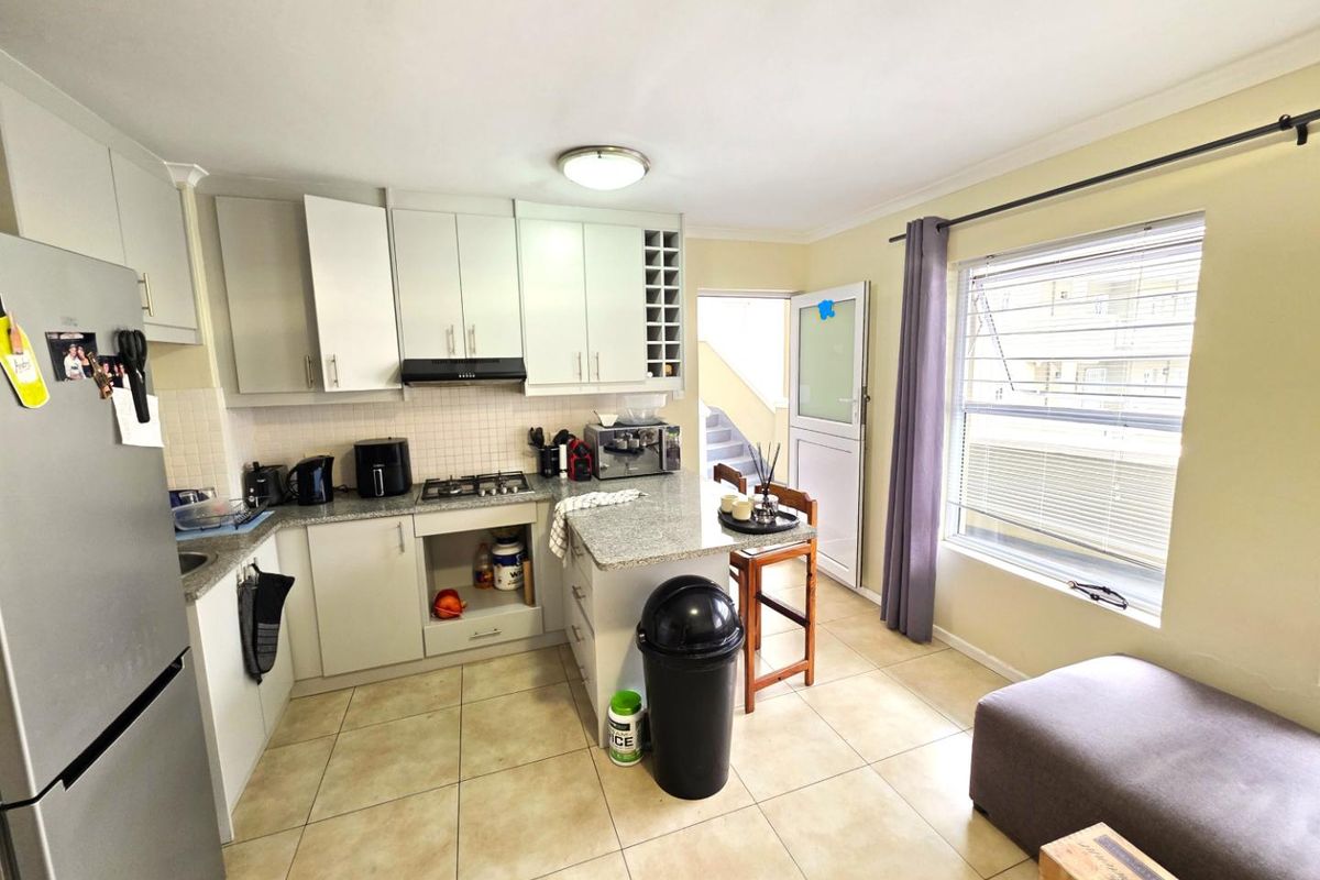 Prime 2-Bedroom Apartment in Bergzicht Plaza – Steps from Stellenbosch University - Photo 2