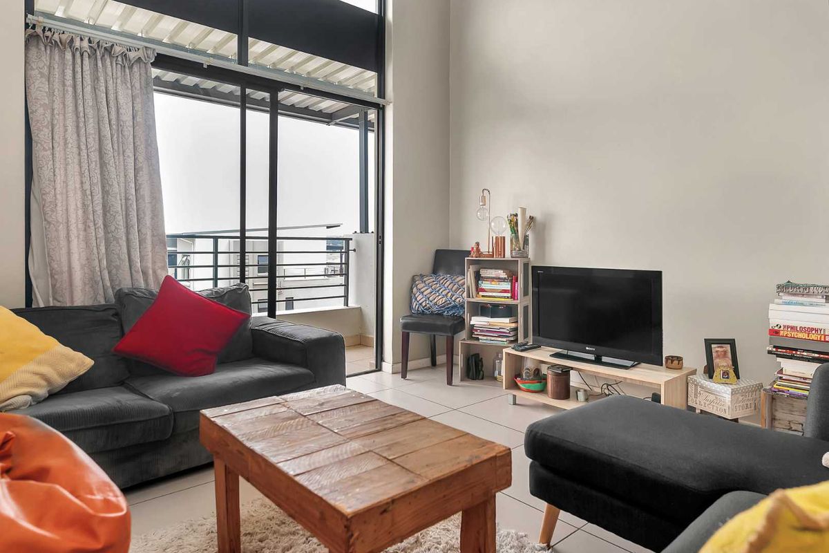 IMMACULATE 1 BEDROOM APARTMENT FOR SALE IN FOURWAYS - Photo 2
