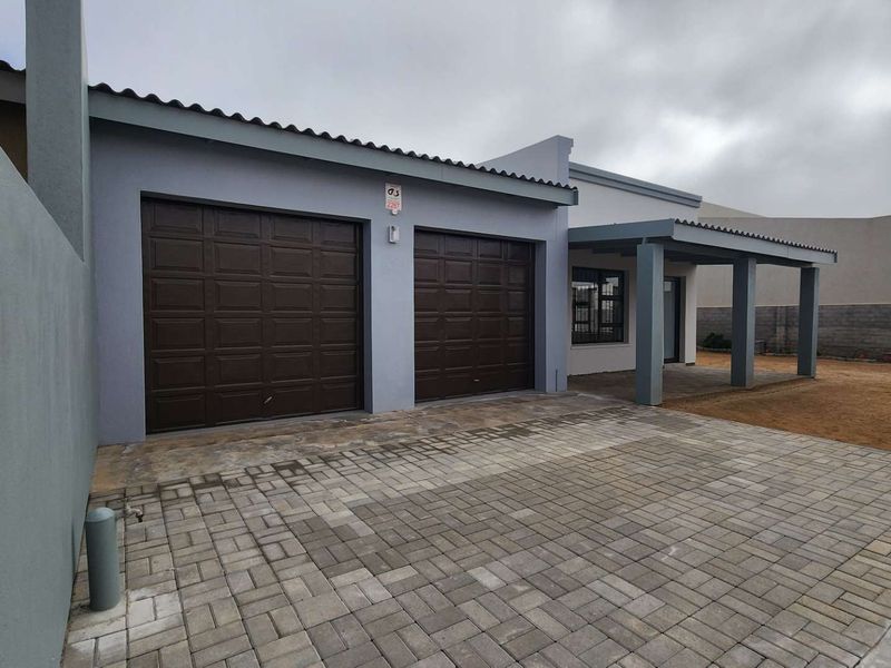 FRESHLY RENOVATED AND READY TO MOVE IN. - Photo 1