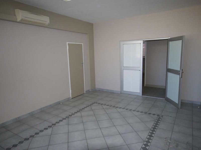 Spacious Office Accommodation - Photo 6