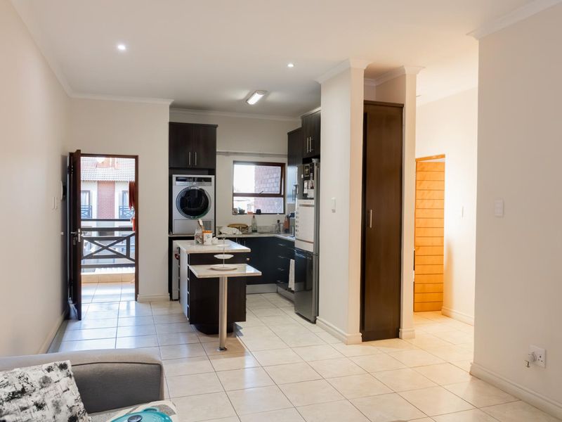 FOR SALE: 2-Bedroom Top Unit in Pretoriuspark - Photo 4