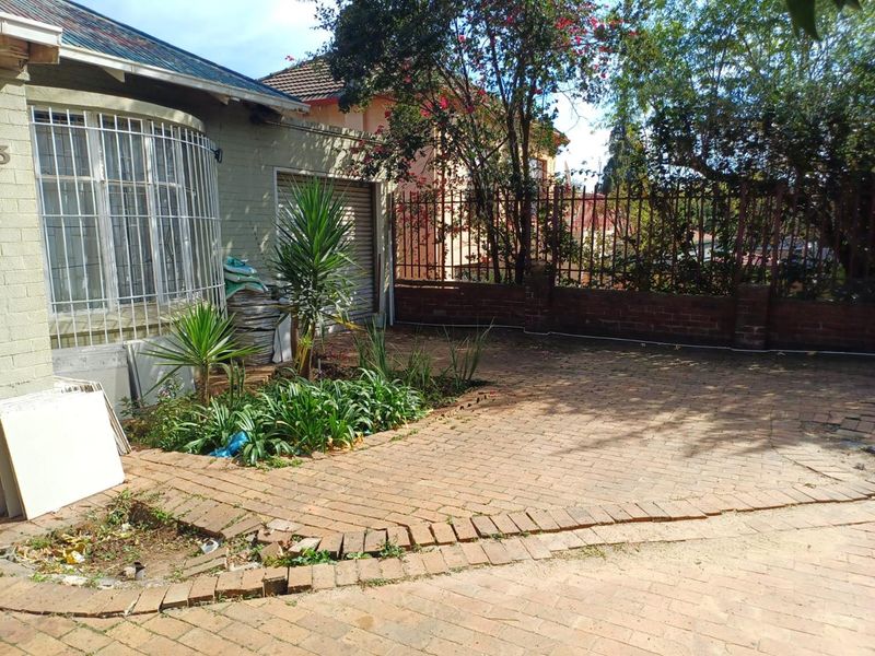 Kensington,Johannesburg 2 Bedroom house with outside room - Photo 10