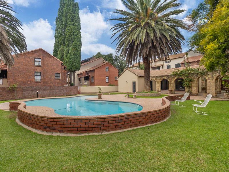 3 bedroom apartment in the leafy heart of Paulshof - Photo 3