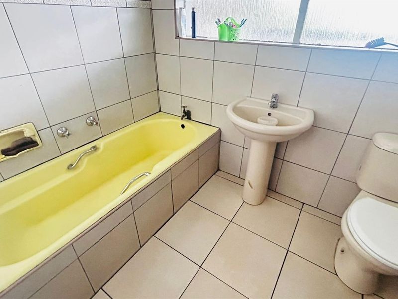 House For Sale in Elsburg, Germiston - Photo 3