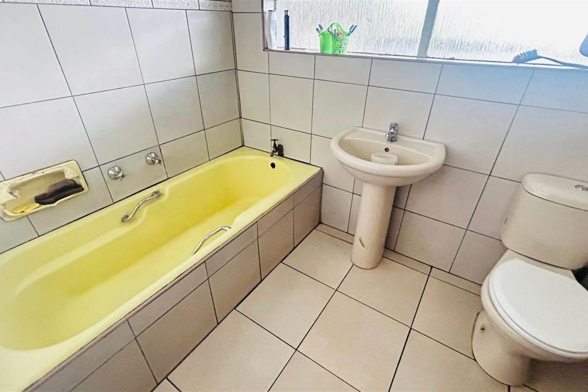 House For Sale in Elsburg, Germiston - Photo 3