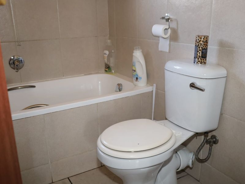 Two Bedroom Townhouse in Albermale - Photo 8