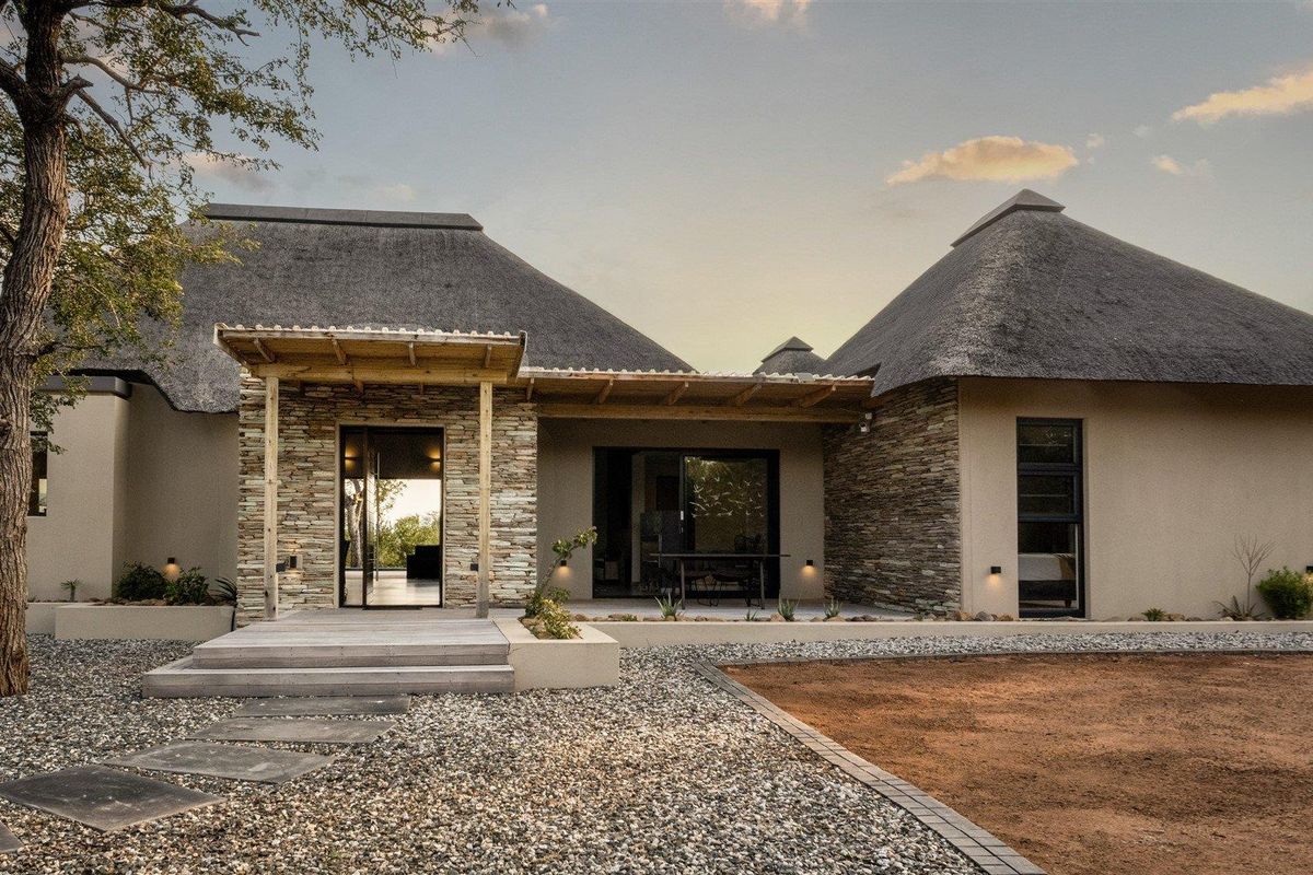 Contemporary Bushveld Home with Mountain Views - Photo 3