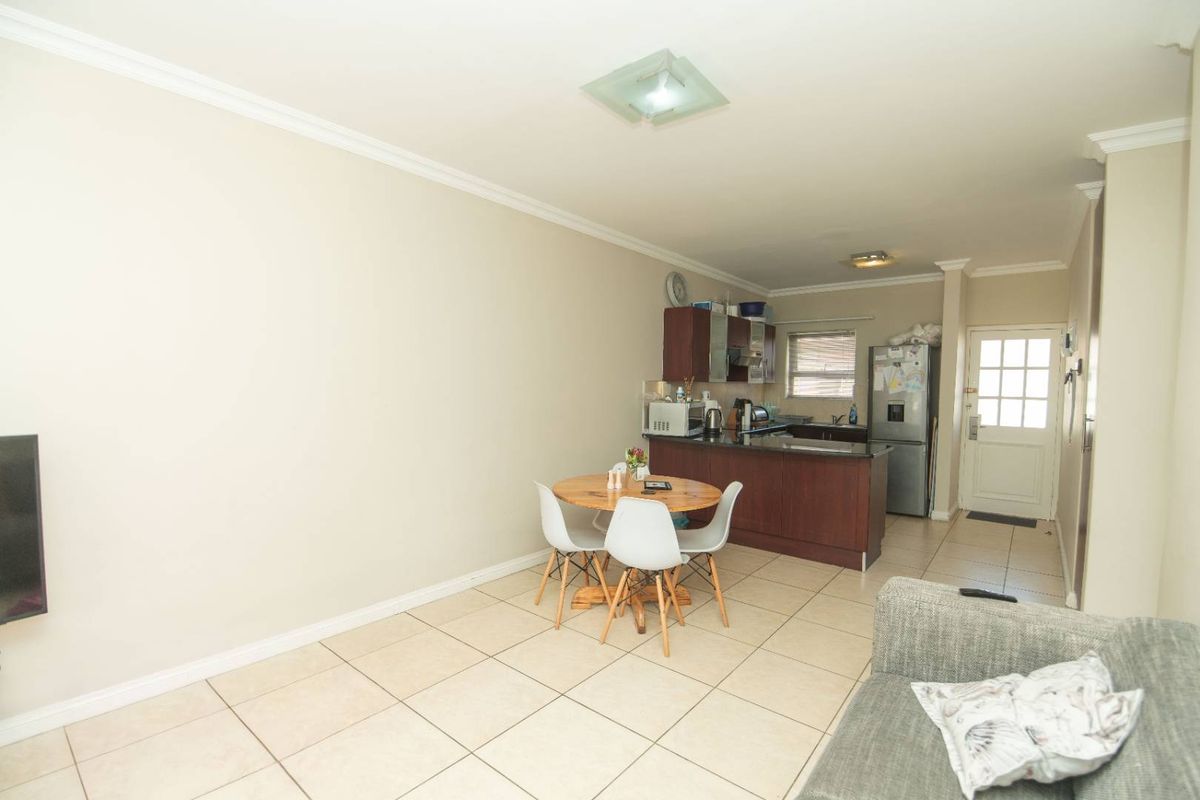 Comfortable Living - Photo 4