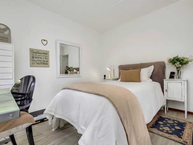 DELIGHTFUL GROUND FLOOR APARTMENT -IN A FABULOUS BROADACRES LOCATION - Photo 10