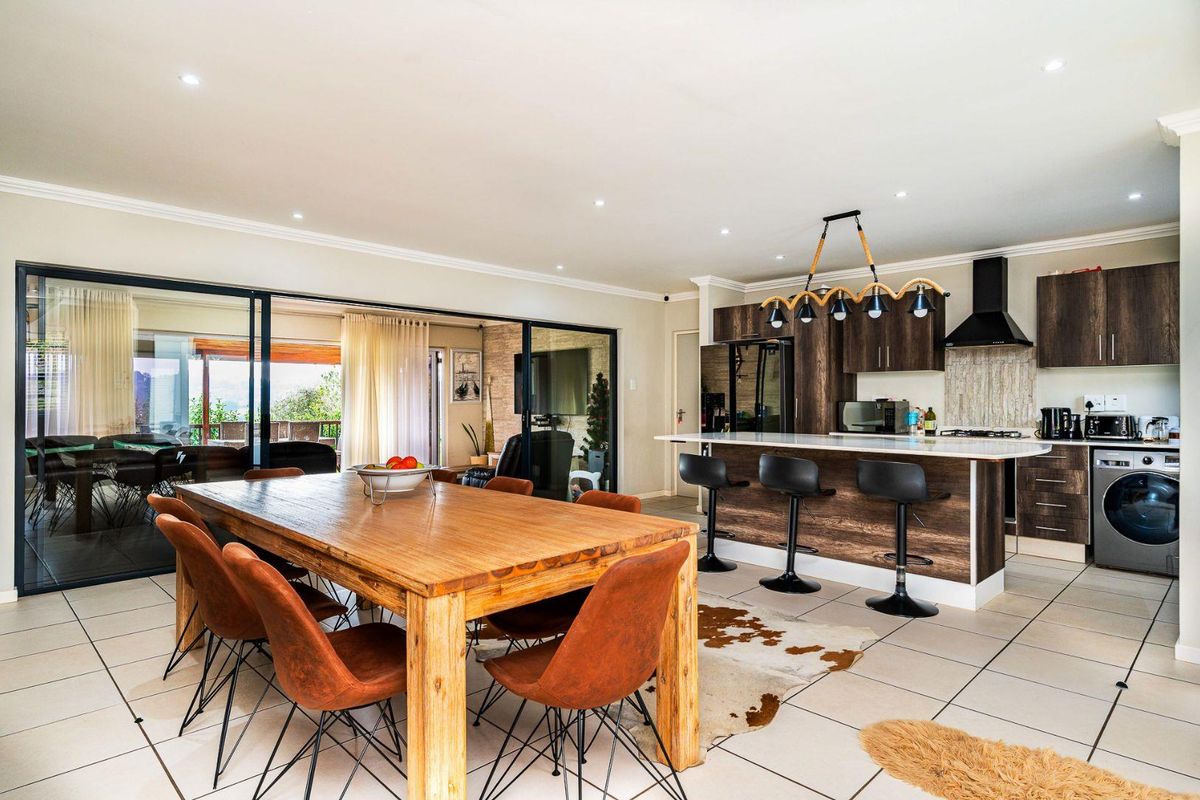 Exquisite Freestanding 3 bed, 2 bath townhouse in Waterfall - Photo 4