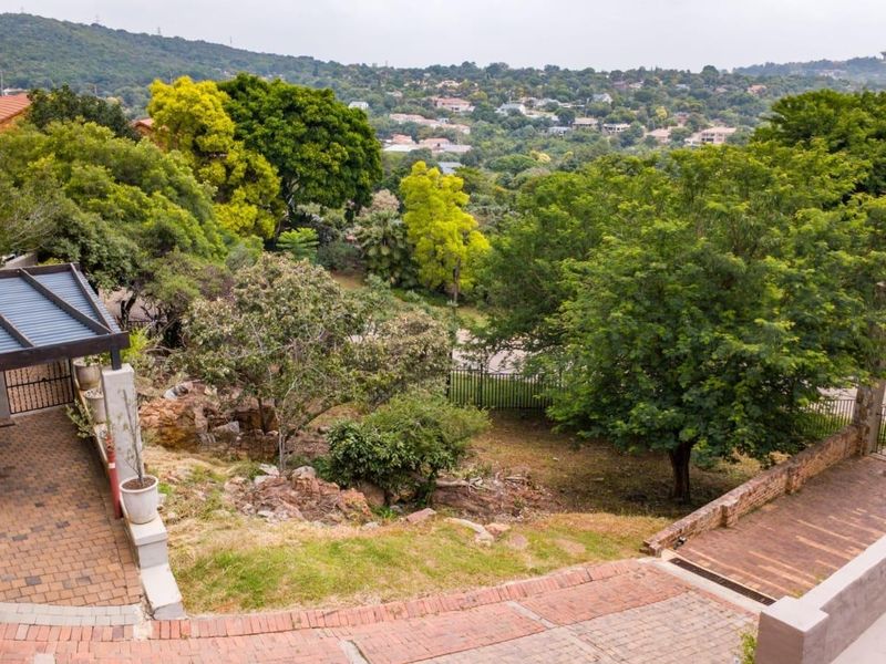 Nestled in a sought-after estate in Pretoria East, this exceptional 431 sqm parcel of land offers a rare opportunity to build your dream home in a setting of timeless beauty. With sweeping, breathtaking views, this is the closest you’ll come to the e - Photo 5
